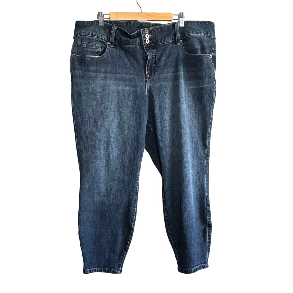 Torrid Denim Capri Jeans Size 24 NWT | Double Button Stretch Mid Rise Blue Jeans